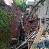 Rumah Warga Purwawinangun Tertimpa Longsor